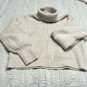 Cute warm sweater- like new!